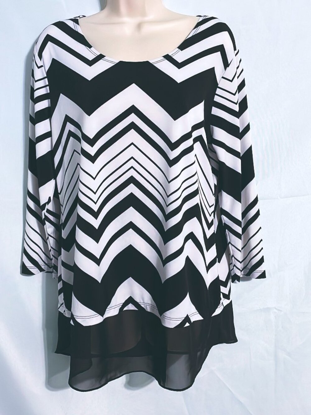 Dressbarn Cute Black & White Striped Top Size L